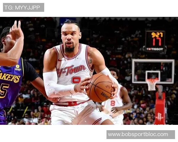 狄龙在比赛中表现出色半场10投7中砍下19分三分球命中率高达50